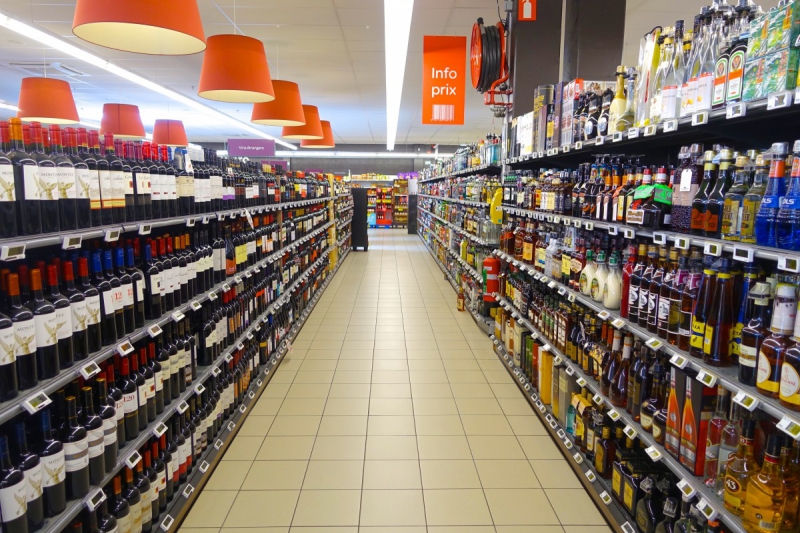 magasin-GRASSE-min_supermarket_isle_products_variety_grocery_shop_market-882399
